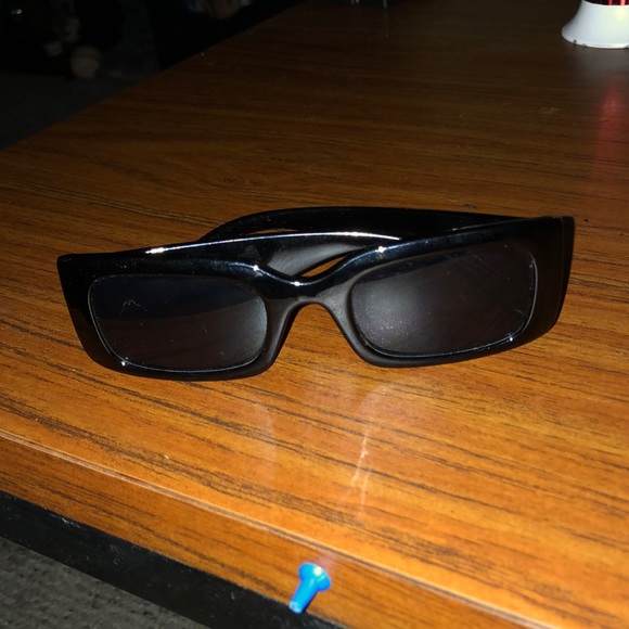 Very nice and fits most sizes but if it doesn’t fit you can retern them - Picture 1 of 2